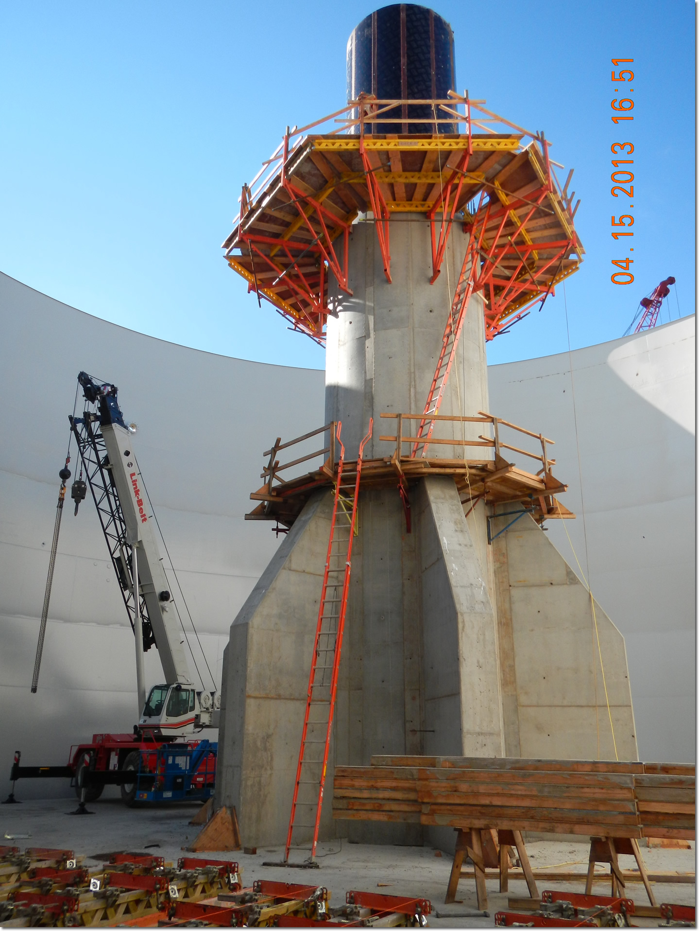 Flush tower combined sewer overflow tank